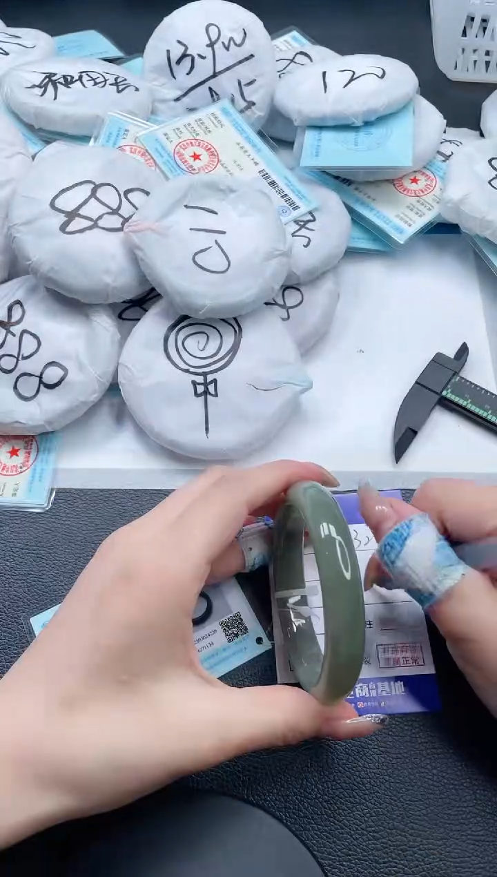 和田玉手镯未镶嵌3V327-58