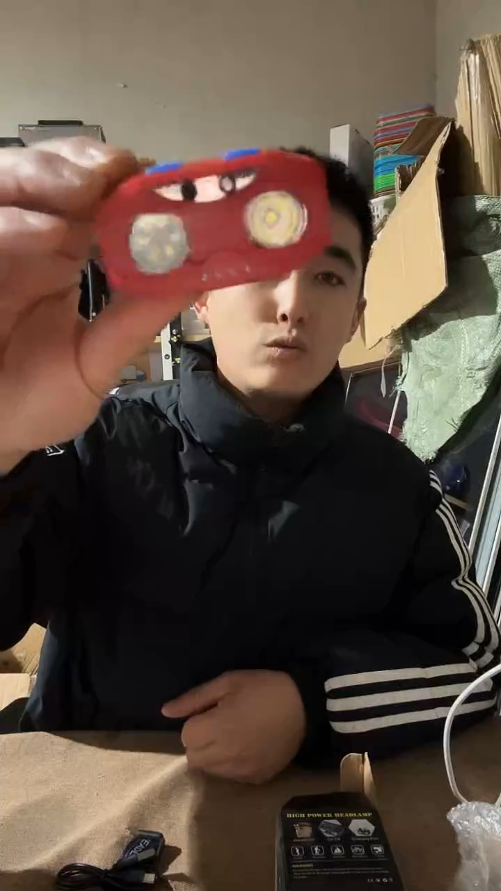 感应头灯电池回去自己换