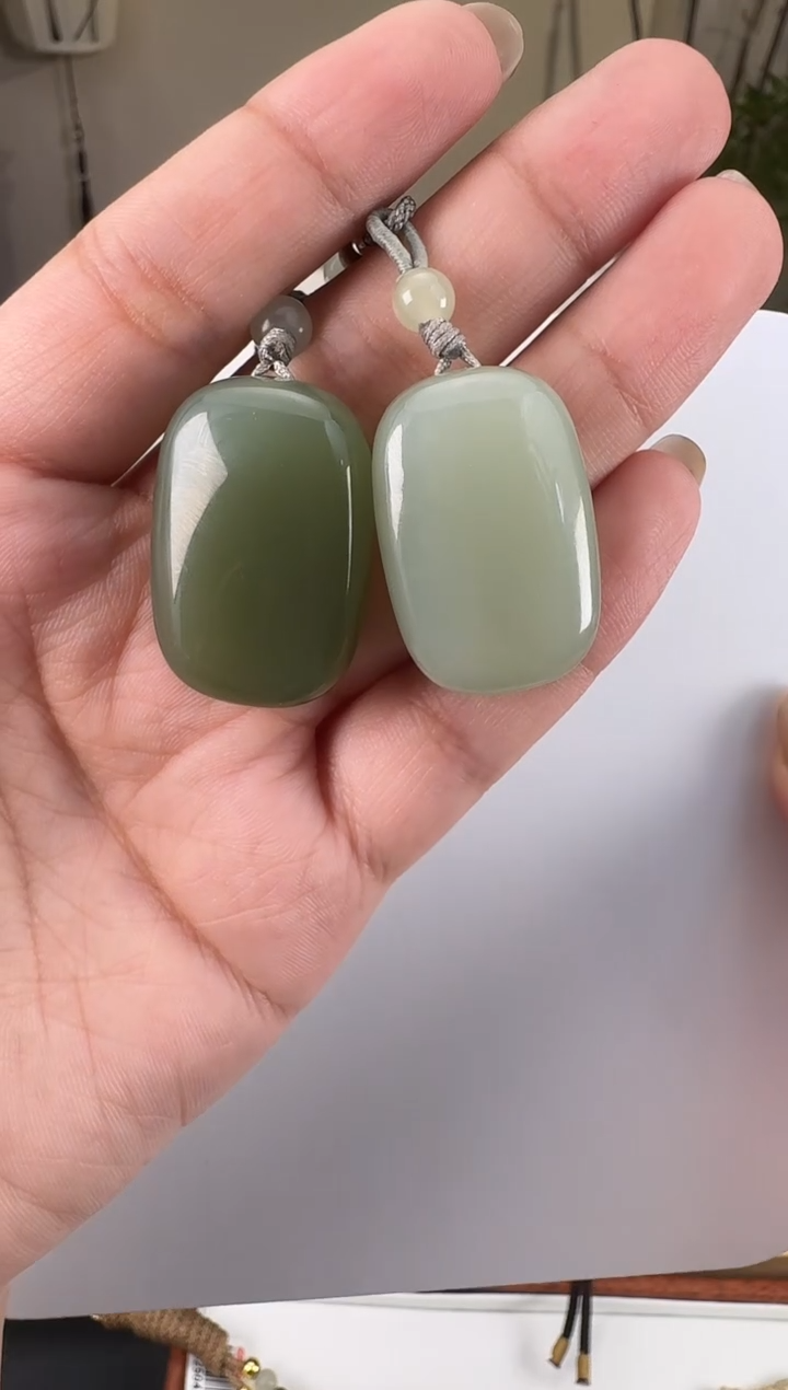 和田玉未镶嵌颈饰无事牌 多样性发其一