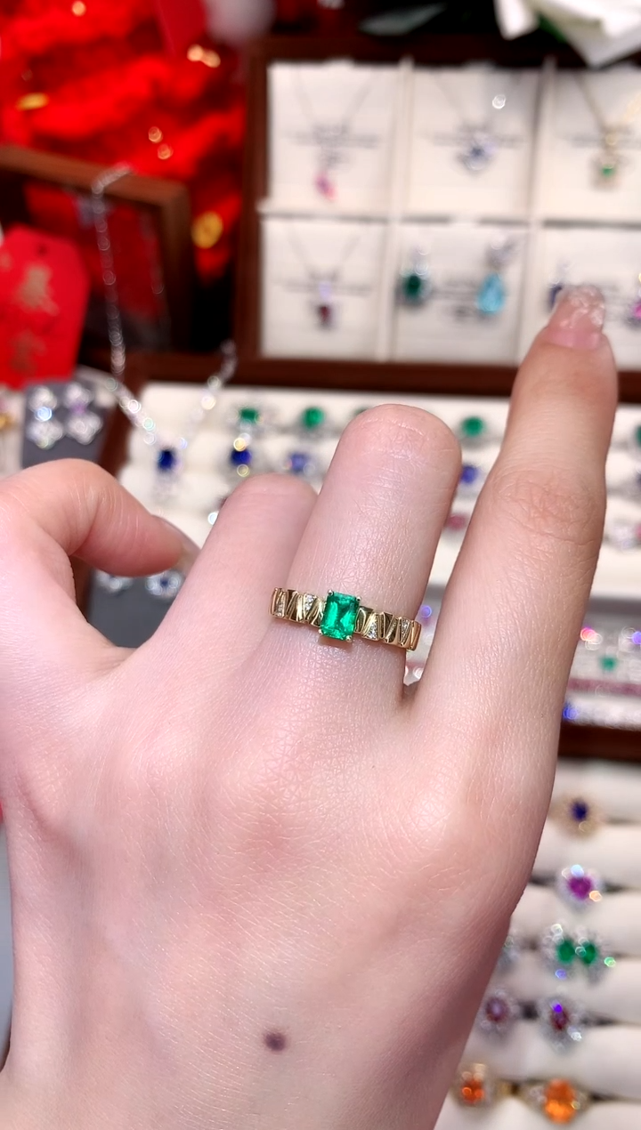 【闪购商品】祖母绿戒指18K金镶嵌0.43ct/天然宝石/七天无理由