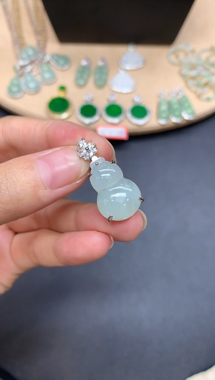 【闪购商品】翡翠吊坠(不含链)银S925镶嵌葫芦【多样性发其一】