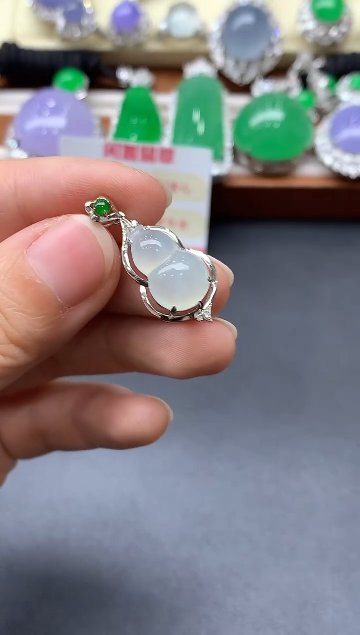 颈饰18K金镶嵌翡翠糖*450-中国好珍宝