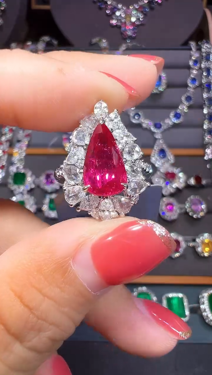 18K金镶嵌戒指红宝石AIGS 无烧鸽 