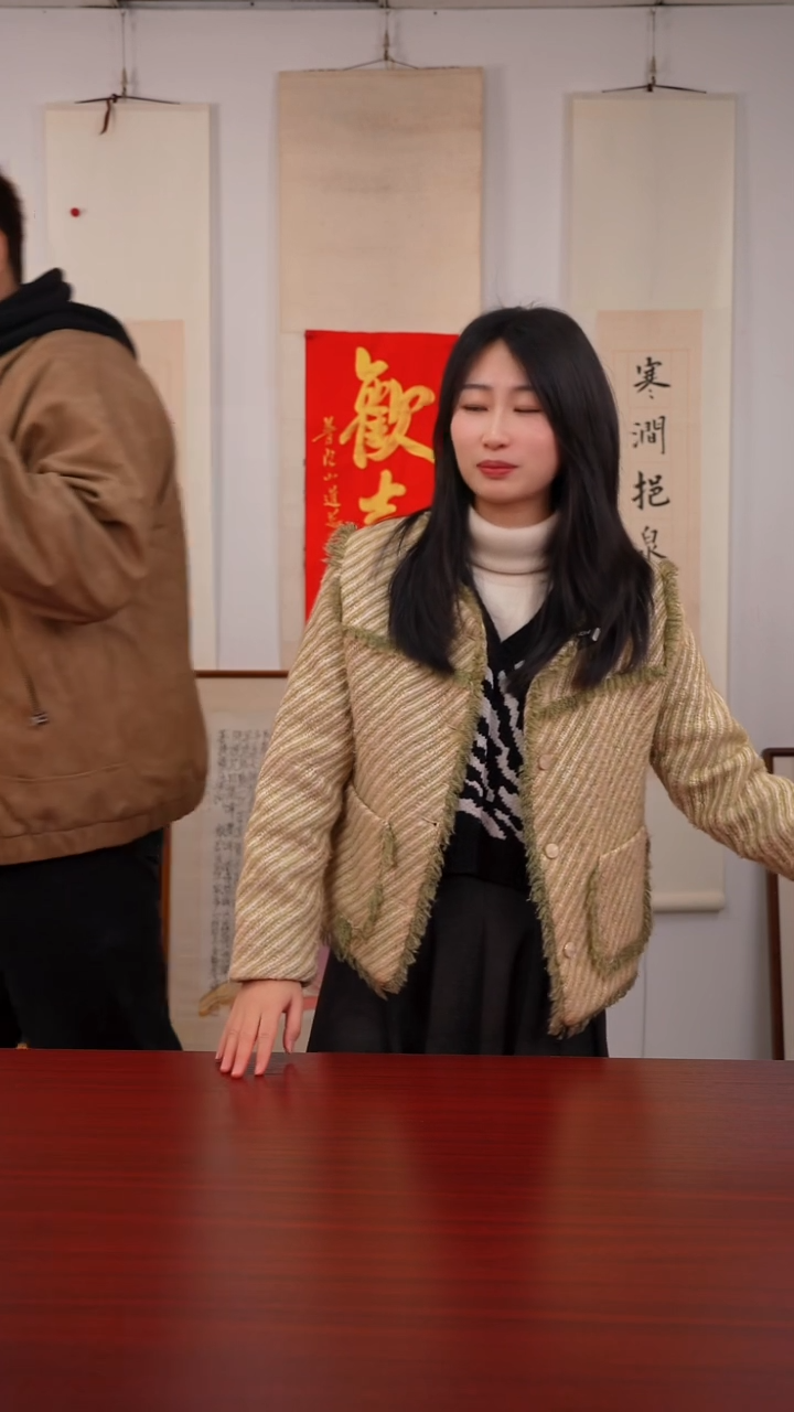 书法易**舟《越来越好》