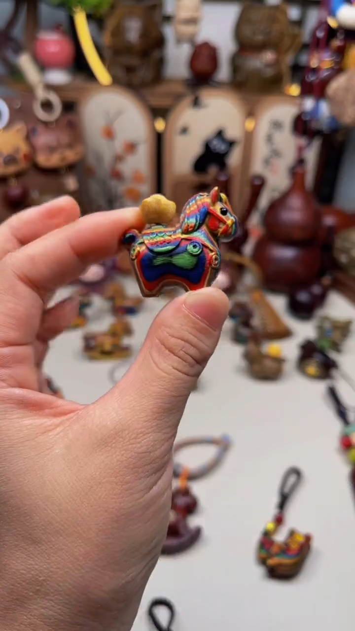 檀香木彩虹转转元宝小马挂件