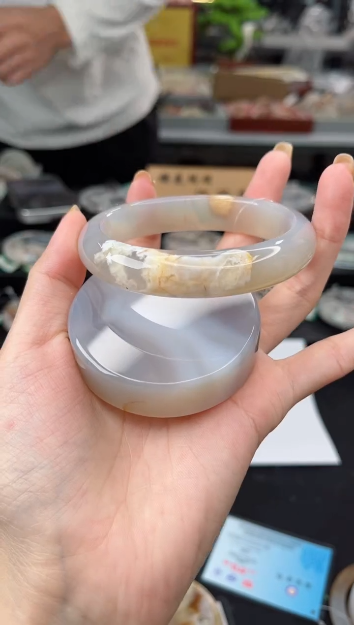 【闪购商品】石英质玉手镯未镶嵌62圈口（不退不换）106440