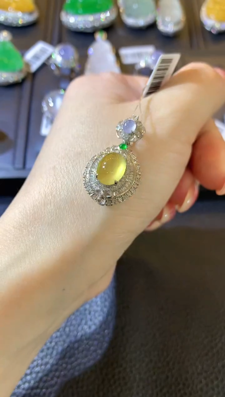 【闪购商品】翡翠吊坠(不含链)18K金镶嵌C66  