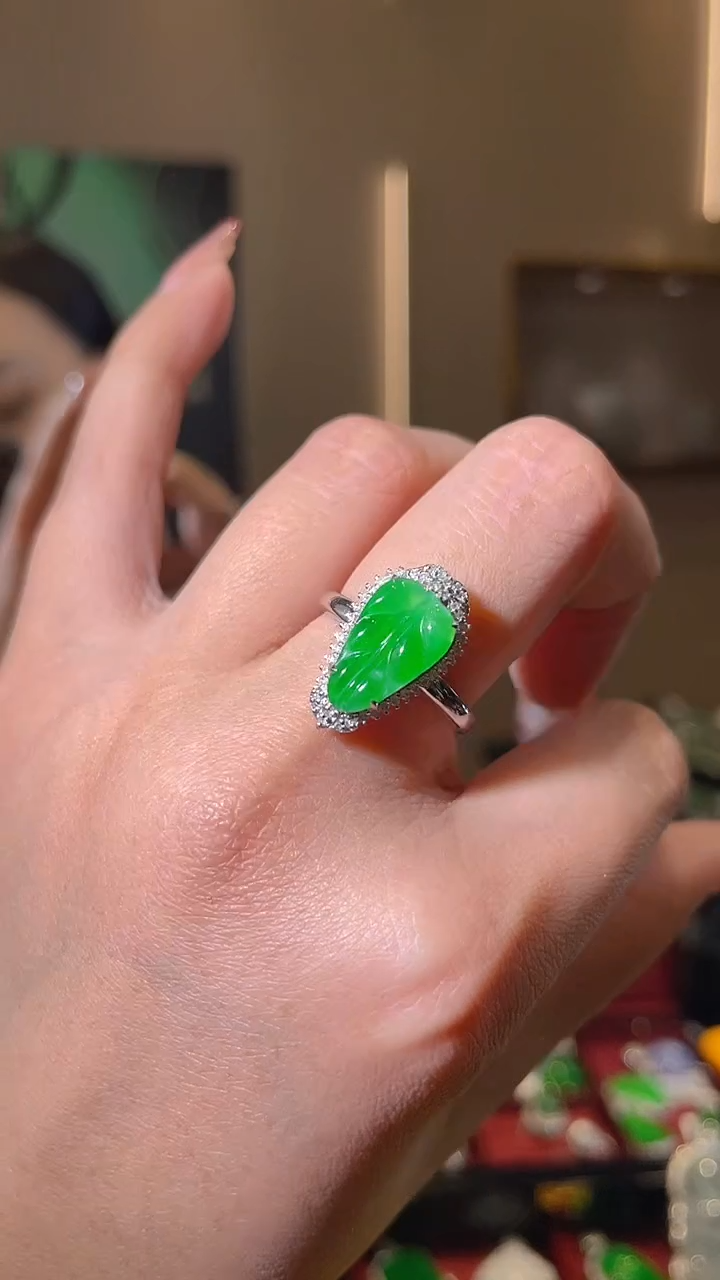 【闪购商品】翡翠戒指18K金镶嵌天然翡翠A货