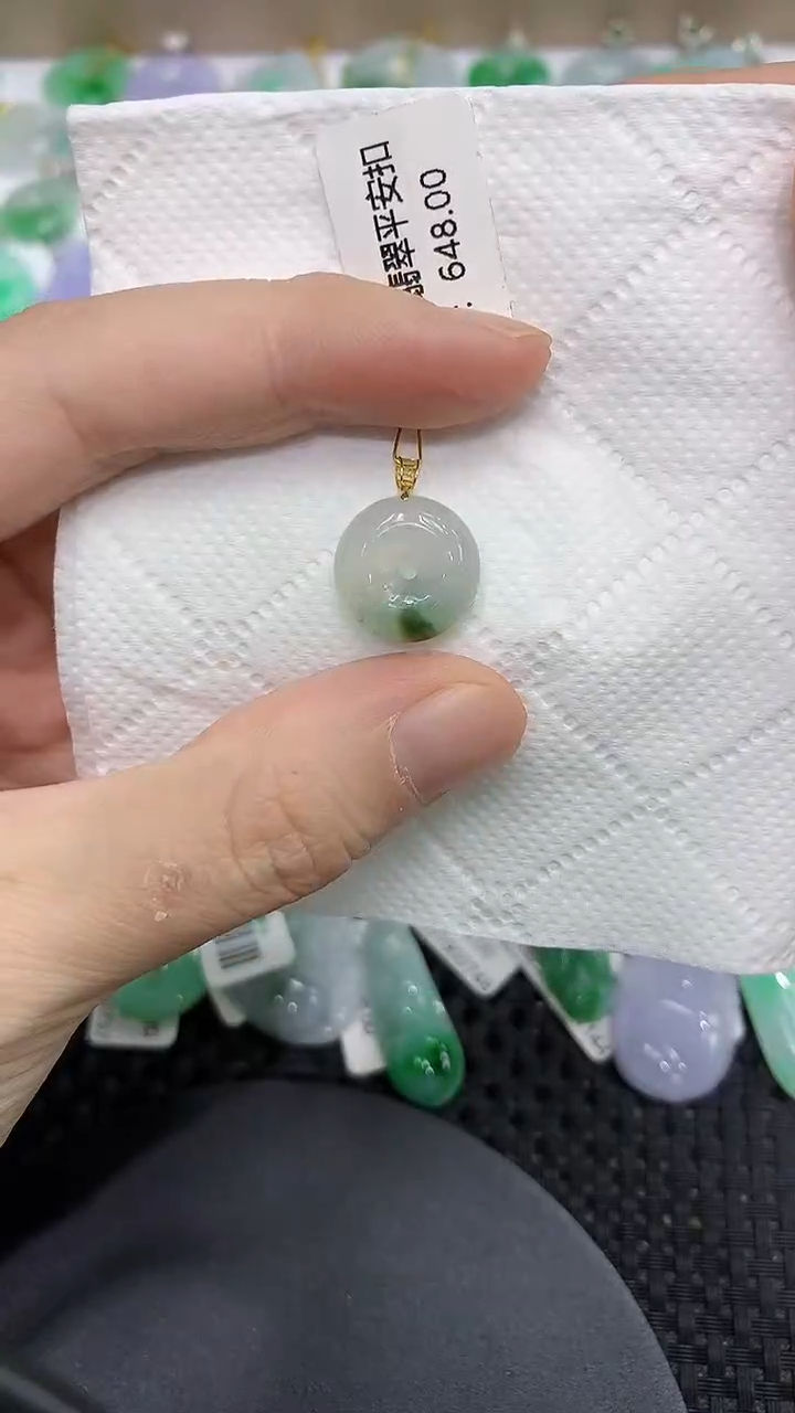 颈饰18K金镶嵌翡翠a货百元以下同包裹多件发出的只收取一单运费