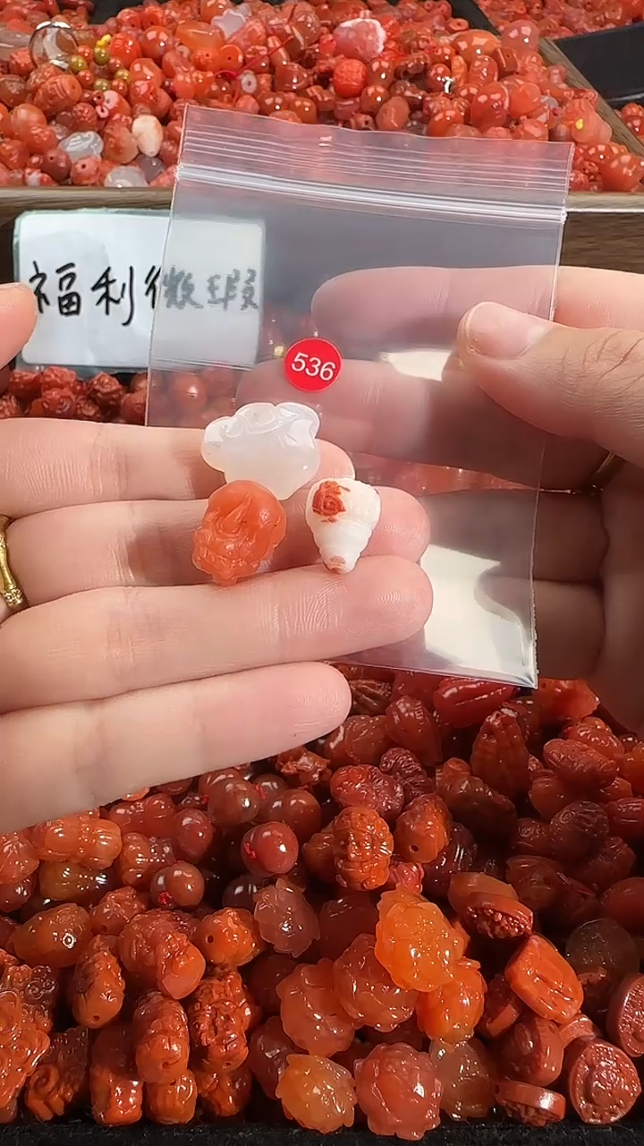 颈饰未镶嵌南红玛瑙1