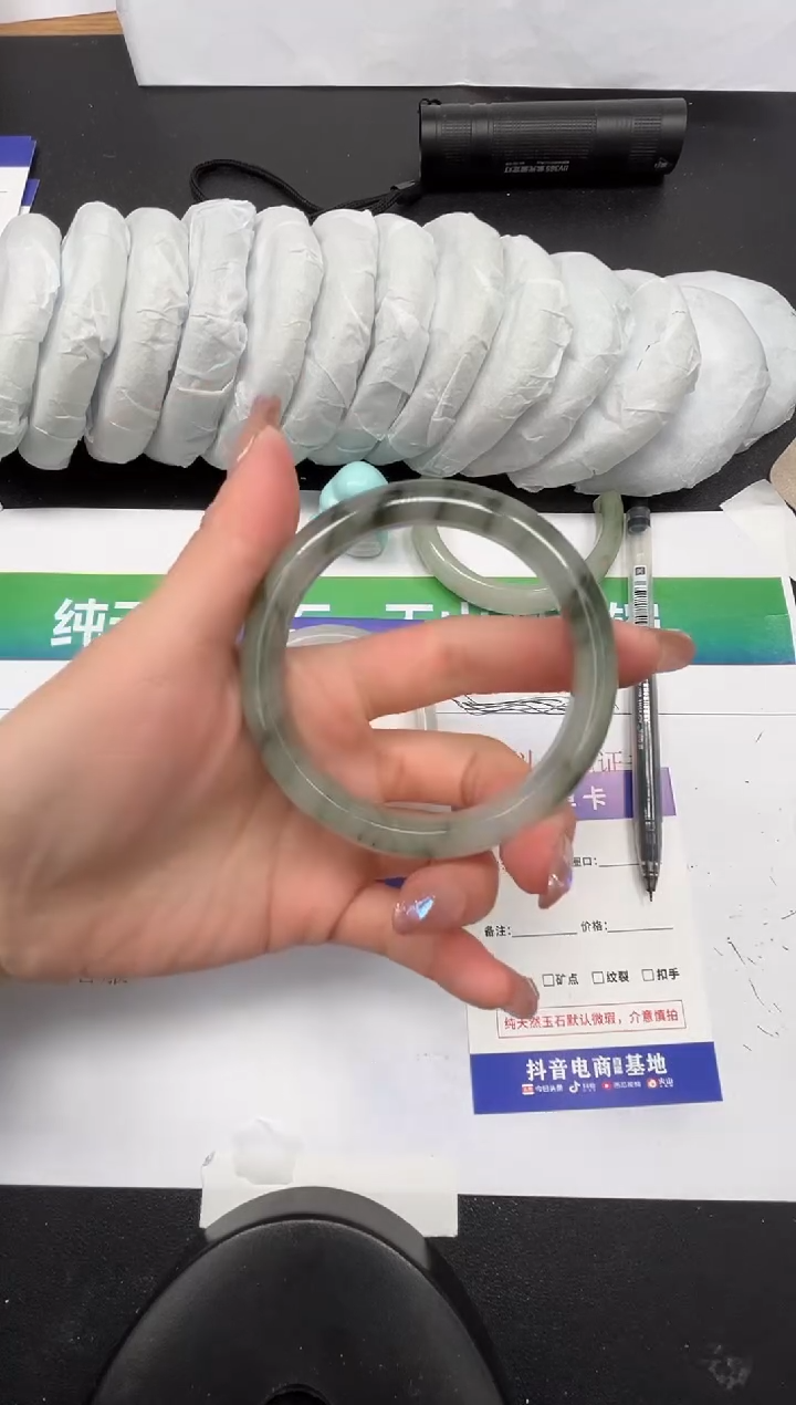 【闪购商品】石英质玉手镯未镶嵌341-59