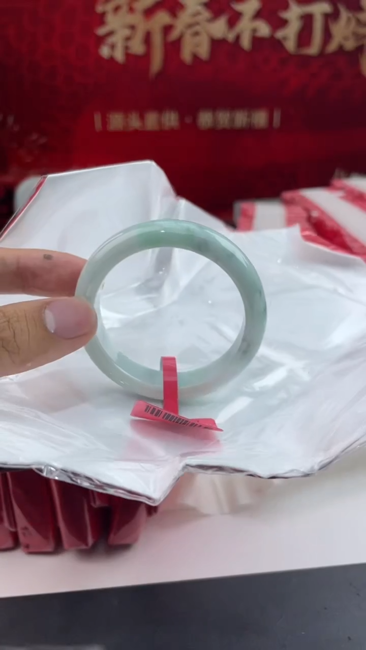 【闪购商品】翡翠手镯未镶嵌8翡翠手镯（微瑕）