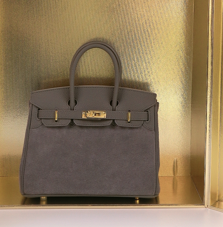 52（全新未拆封）轻奢时尚潮流气质单肩斜跨女士包包 25*13*18cm