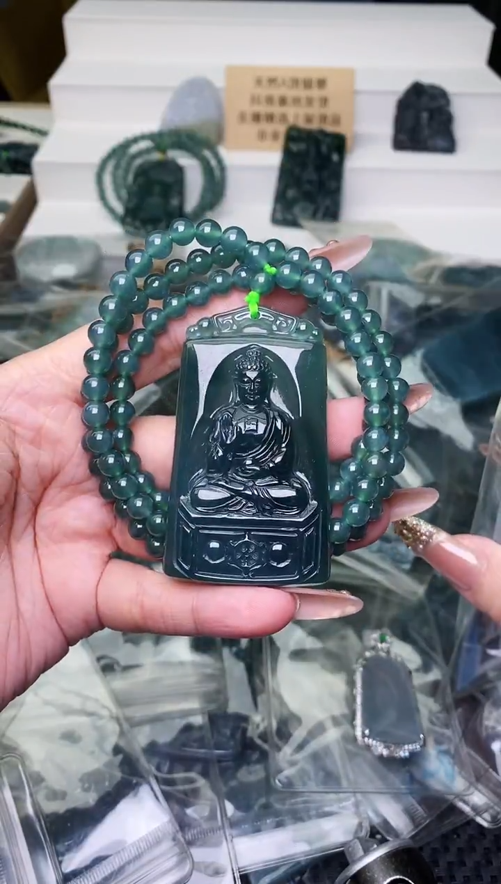 颈饰未镶嵌翡翠 