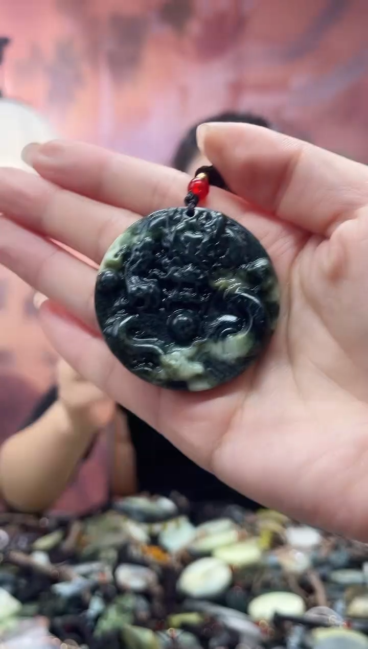 未镶嵌岫玉吊坠`