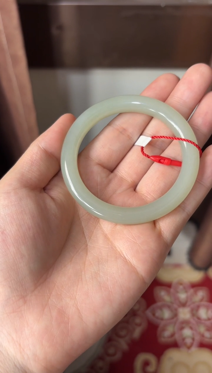 【闪购商品】和田玉手镯未镶嵌且末微色差近矿53