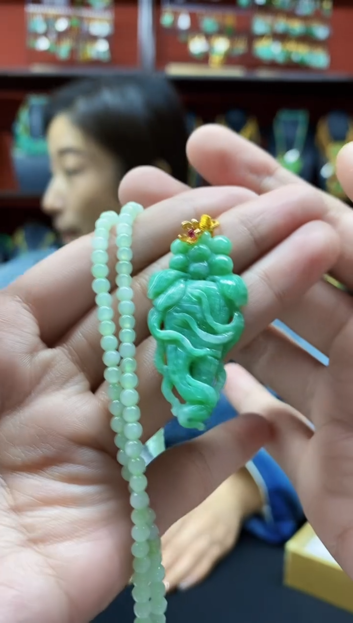 颈饰未镶嵌翡翠吊坠