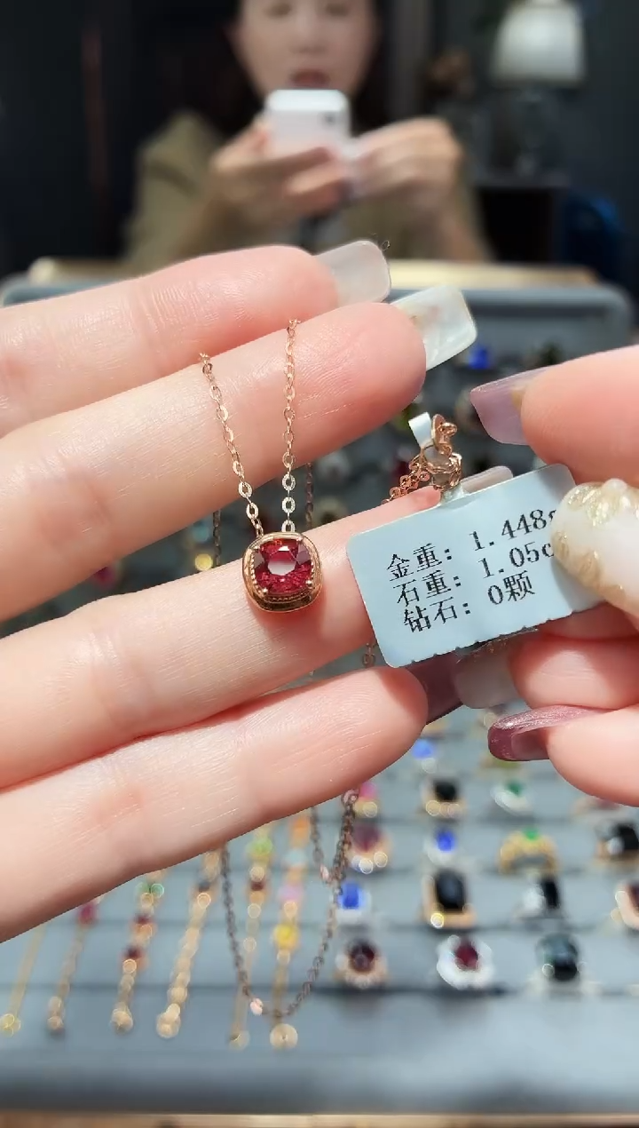 颈饰18K金镶嵌碧玺1.05.