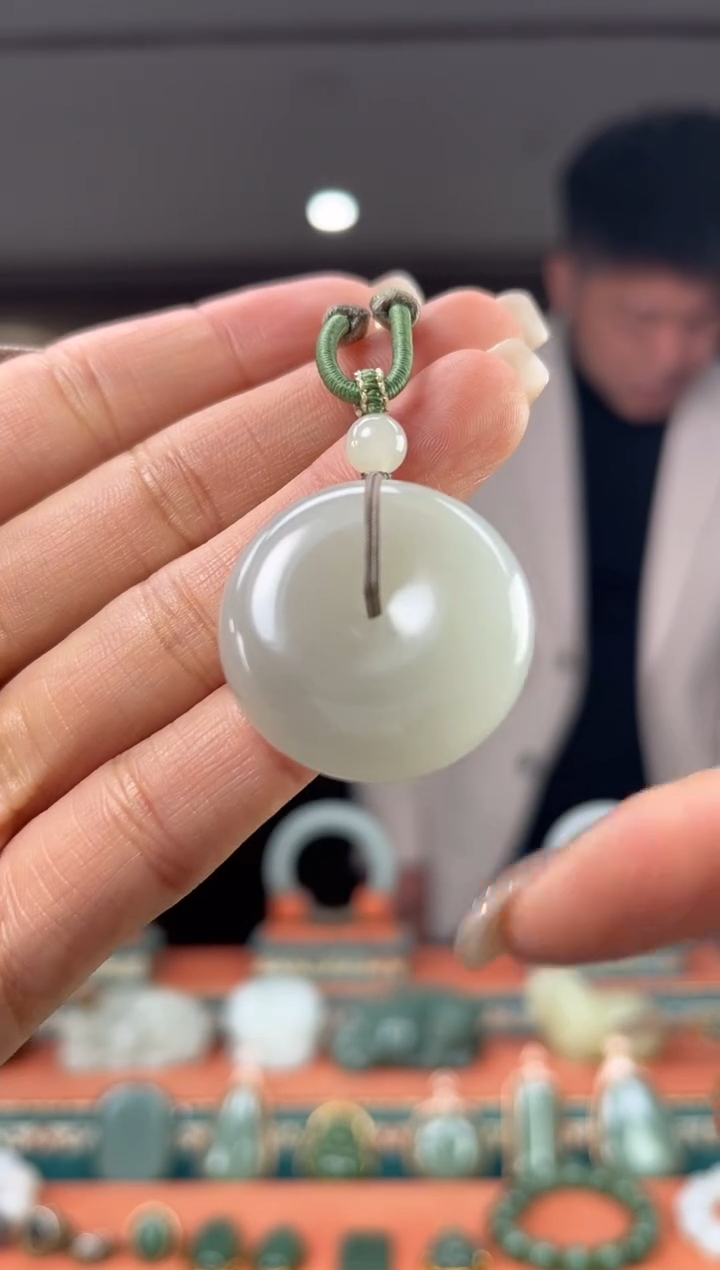 颈饰未镶嵌和田玉佩佩