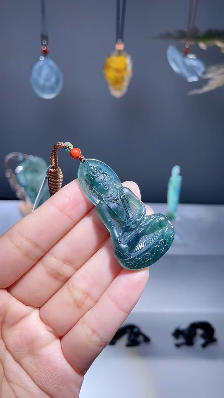 颈饰未镶嵌翡翠观音