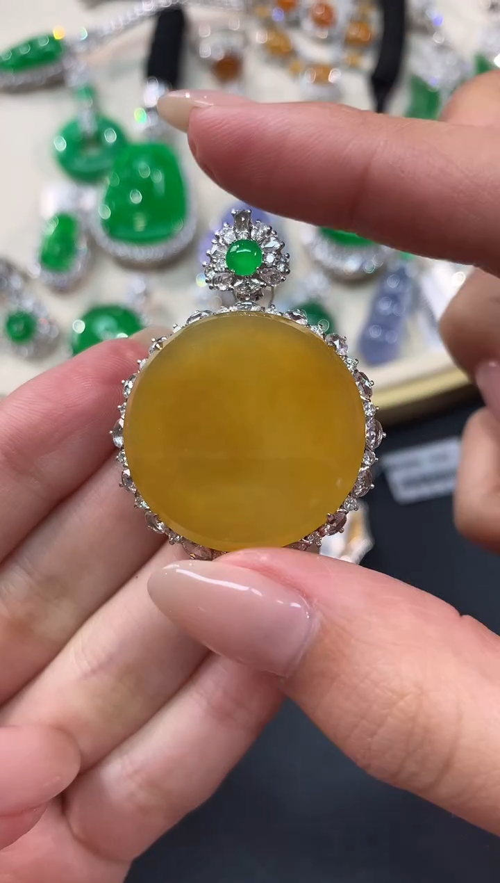 【闪购商品】翡翠吊坠(不含链)18K金镶嵌吊坠A376|1180000