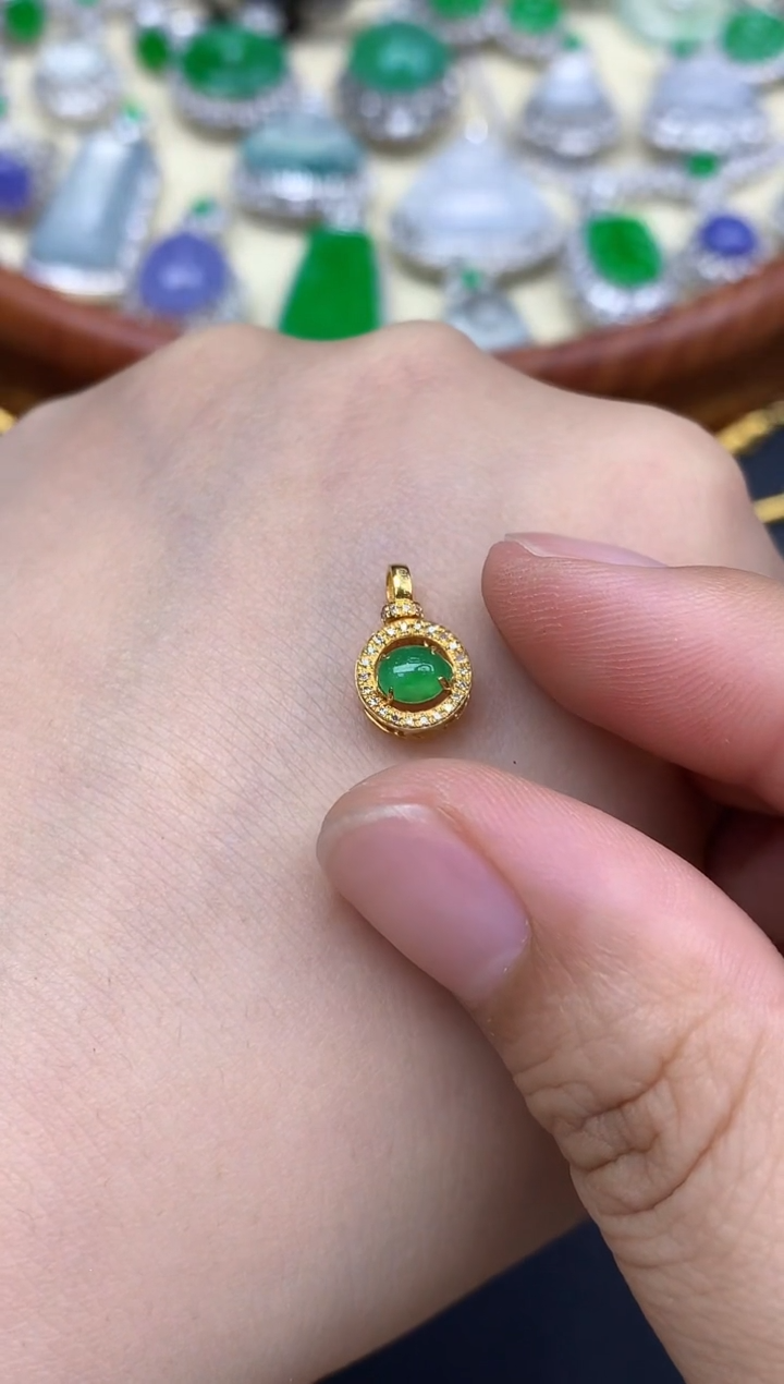 颈饰18K金镶嵌翡翠85-中国好珍宝