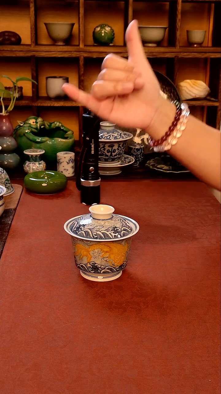 【手工手绘釉里金双鱼马蹄盖碗】