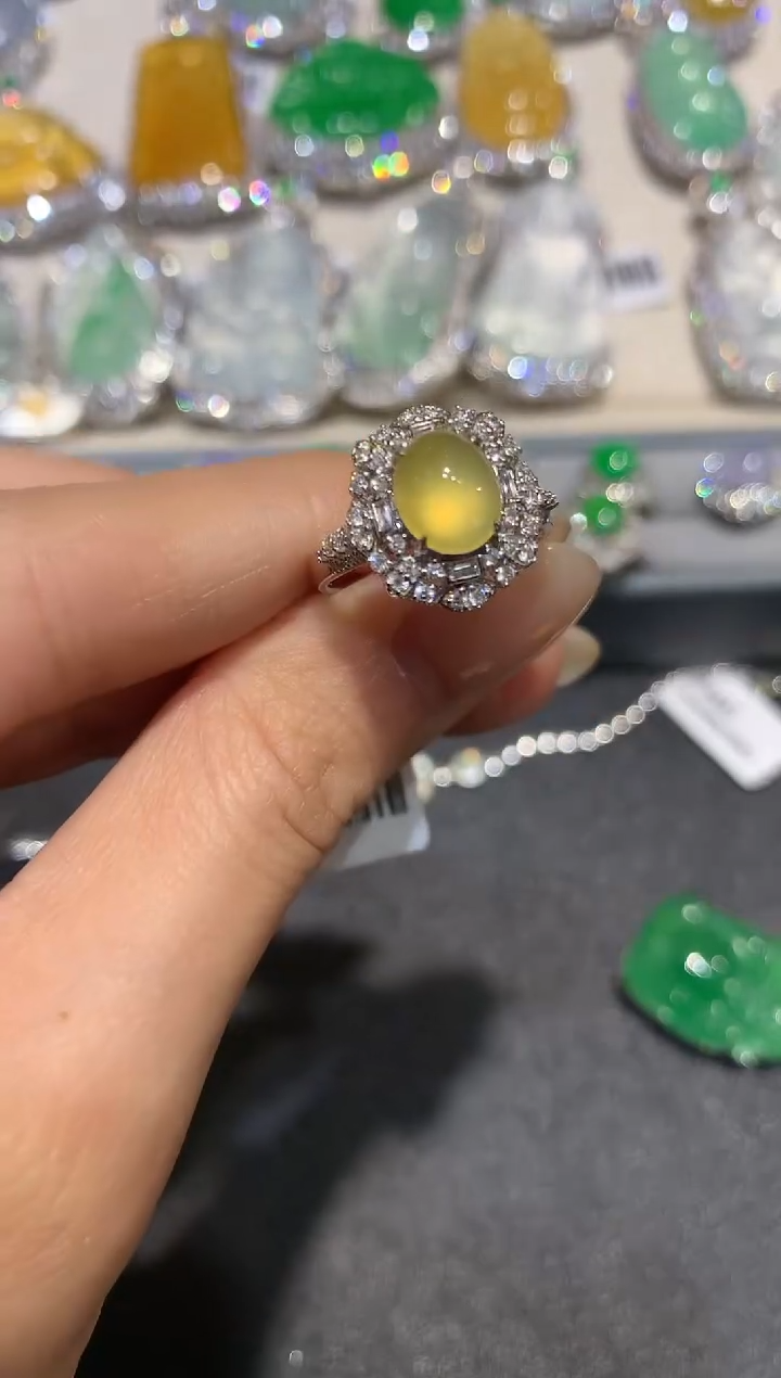 【闪购商品】翡翠戒指18K金镶嵌q453      