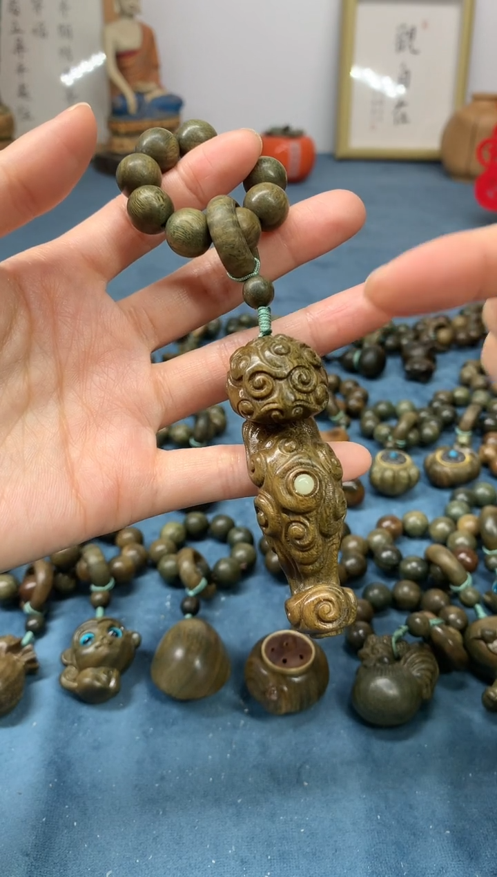 【闪购商品】维腊木（绿檀）把件如意 盘玩件