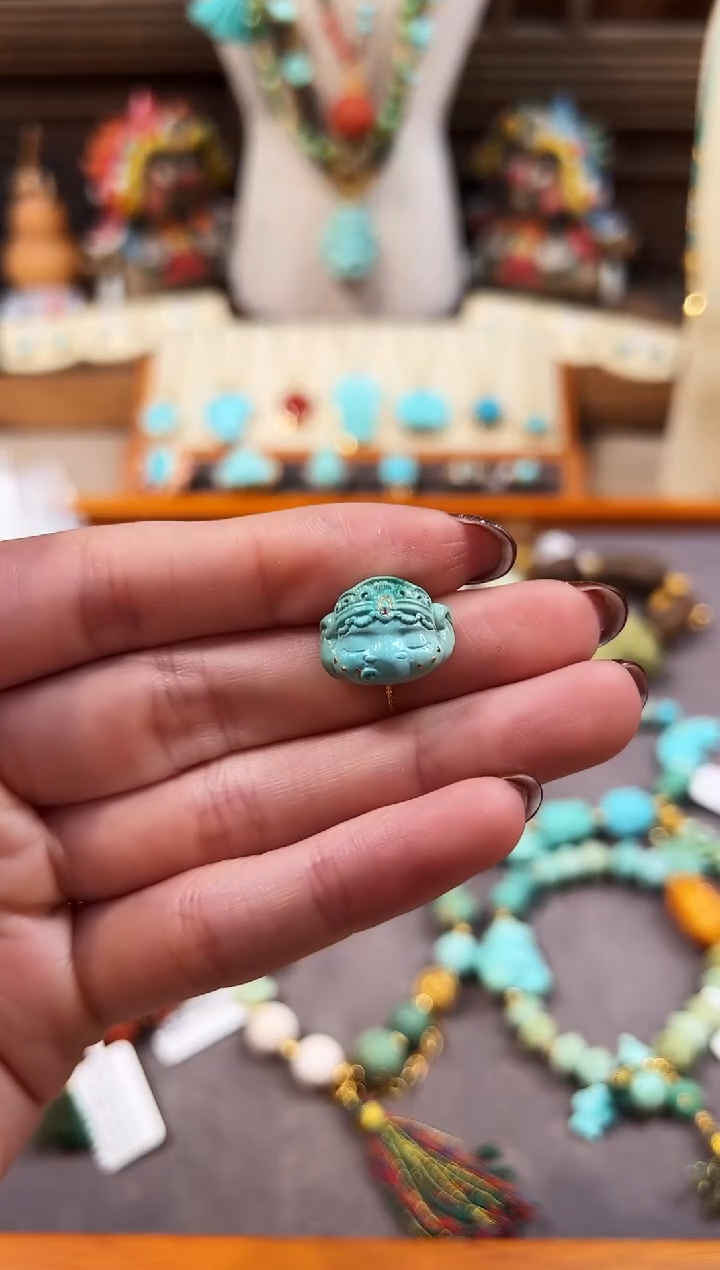 未镶嵌绿松石配饰公主象