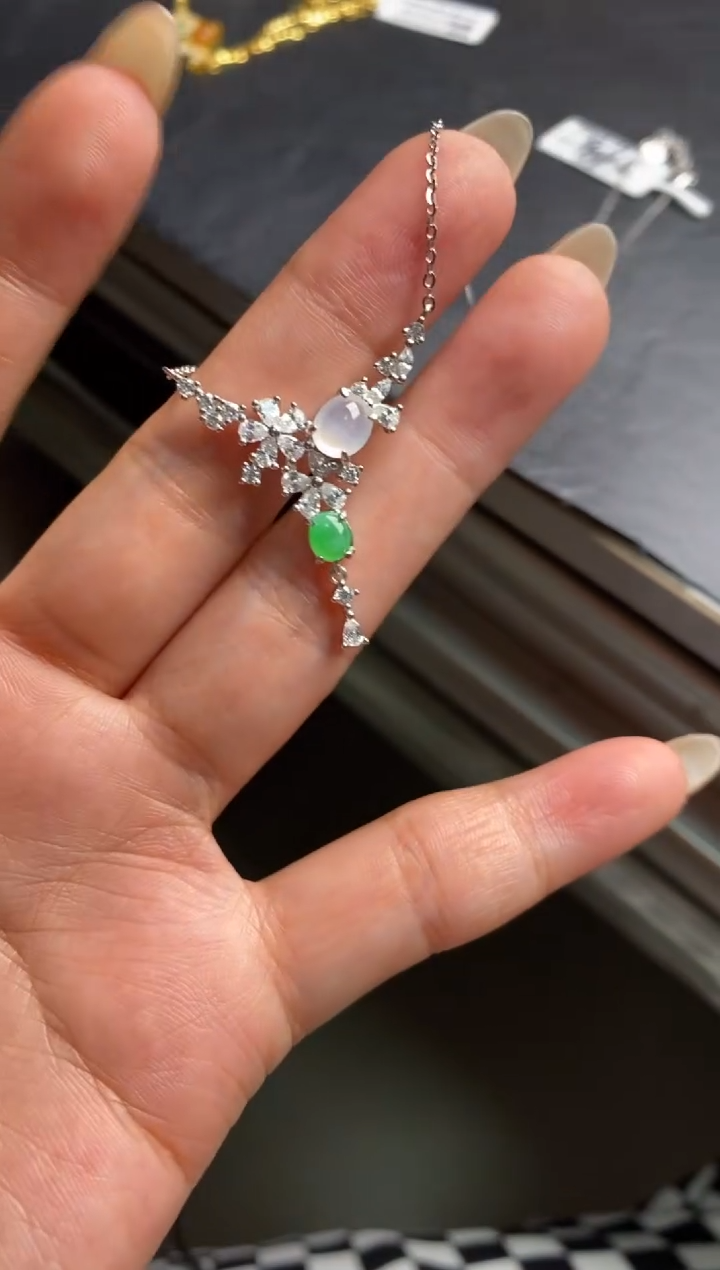 18K金镶嵌戒指翡翠天然A货翡翠