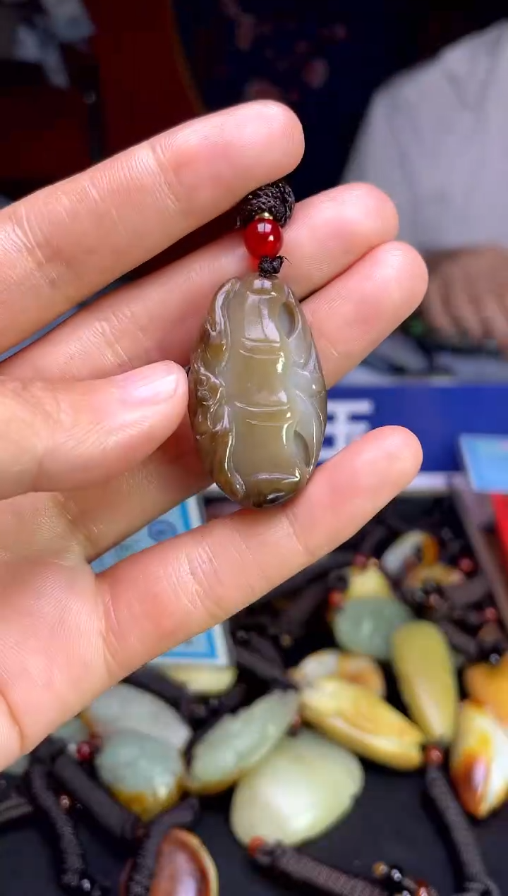 和田玉未镶嵌颈饰1