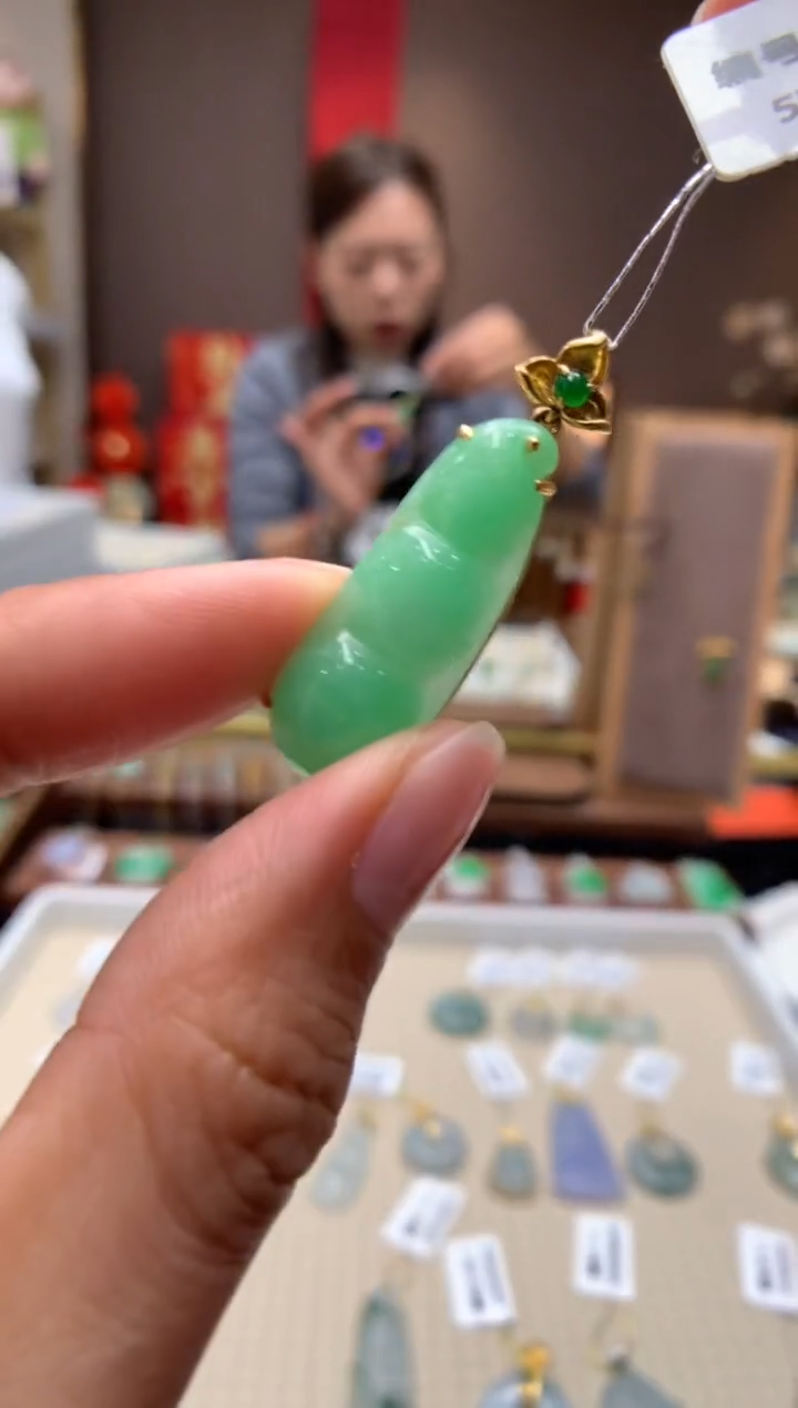 【闪购商品】翡翠颈饰18K金镶嵌福豆