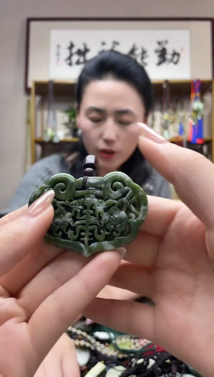 未镶嵌岫玉吊坠·