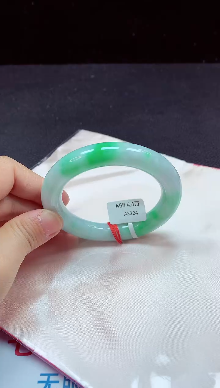 【闪购商品】翡翠手镯未镶嵌在58+