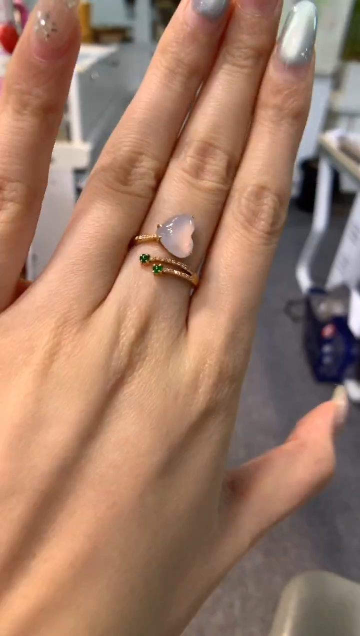 18K金镶嵌戒指翡翠戒指