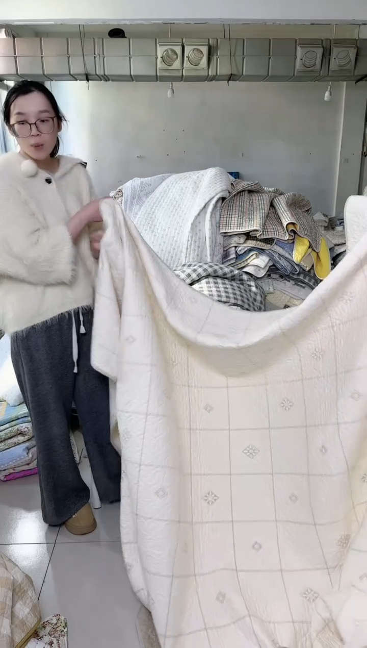 棉薰*草200*220双面斜纹菱形方格