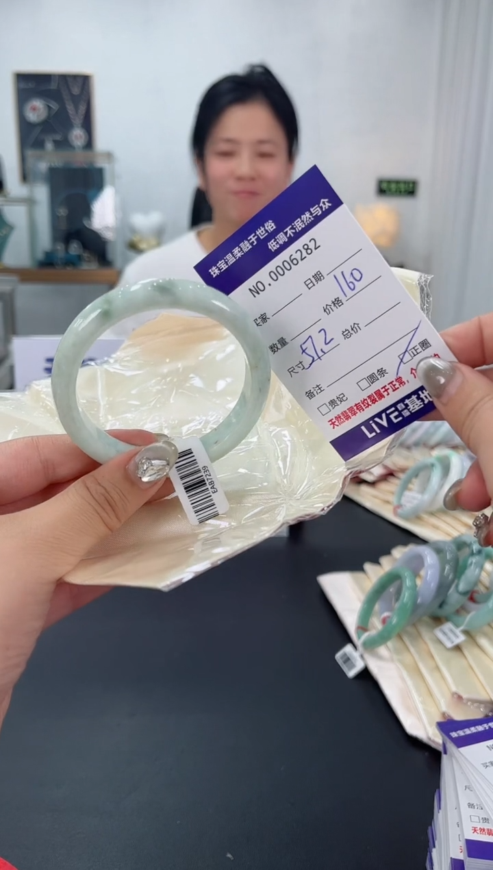 【闪购商品】翡翠手镯未镶嵌天然翡翠A货