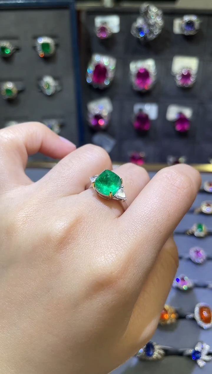 【闪购商品】祖母绿戒指18K金镶嵌/4.36ct