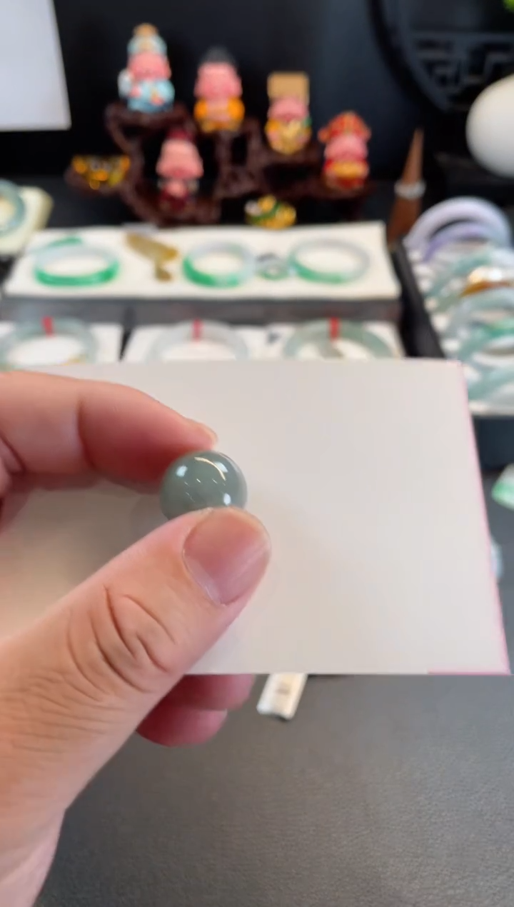 翡翠手镯未镶嵌晓**色有纹裂