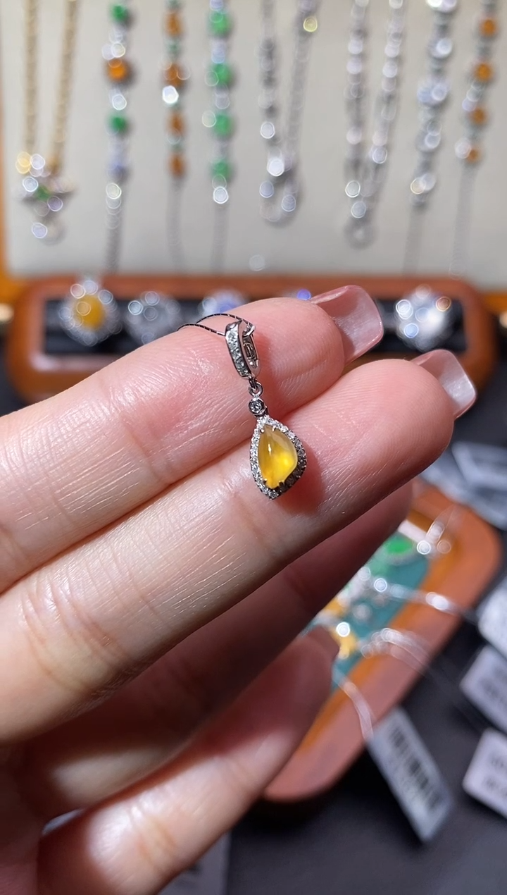 【闪购商品】翡翠颈饰18K金镶嵌吊坠