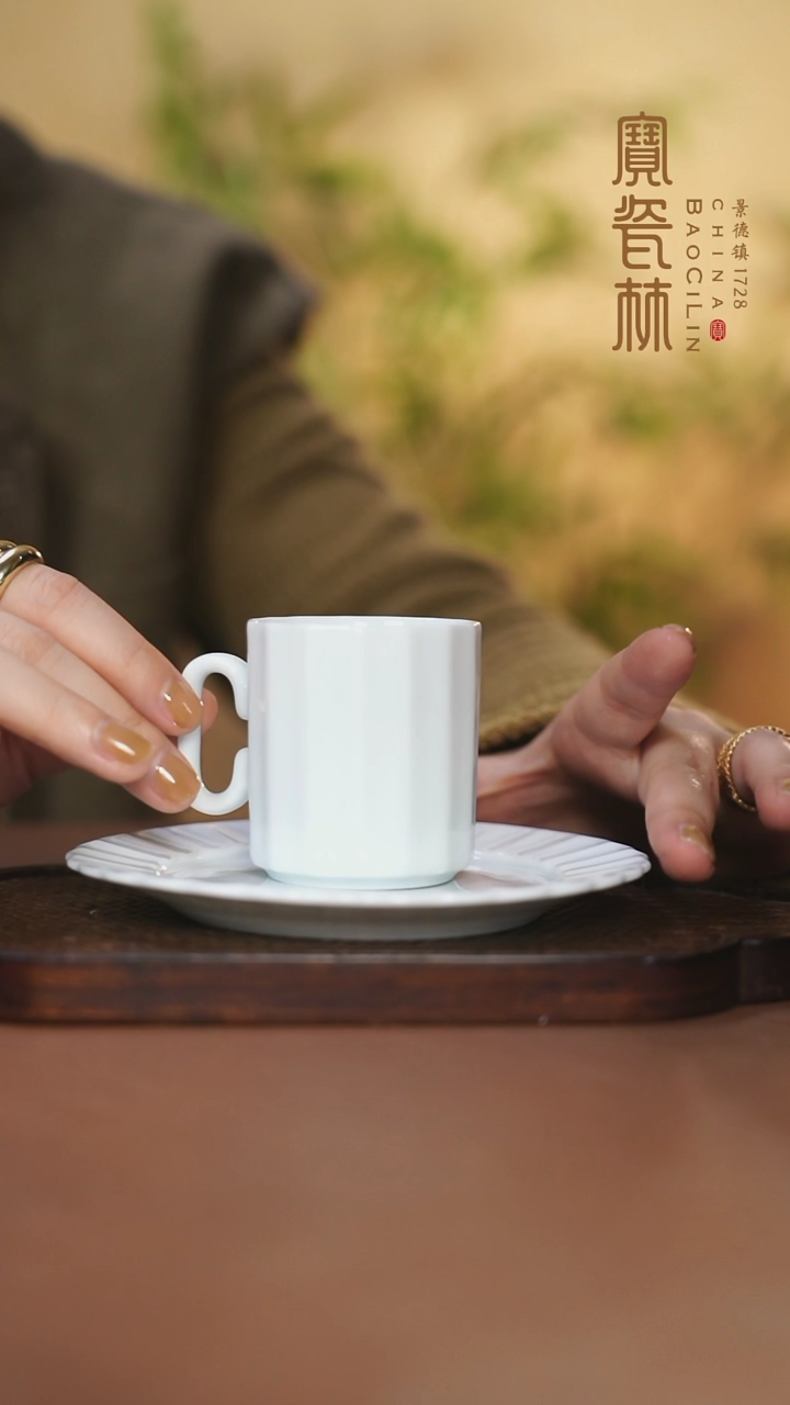 【闪购商品】白色花口咖啡杯+杯碟