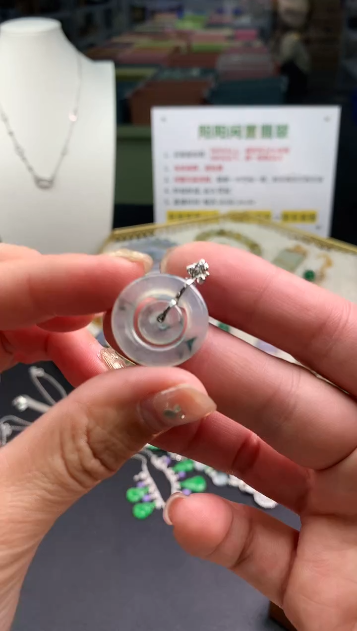 【闪购商品】翡翠吊坠(不含链)18K金镶嵌翡翠吊坠|不退不换