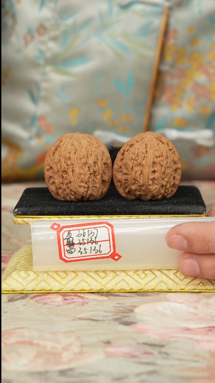 【闪购商品】文玩核桃把件密纹狮子头
