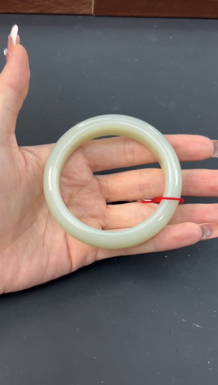 【闪购商品】和田玉手镯未镶嵌且末微色差近矿55+手镯