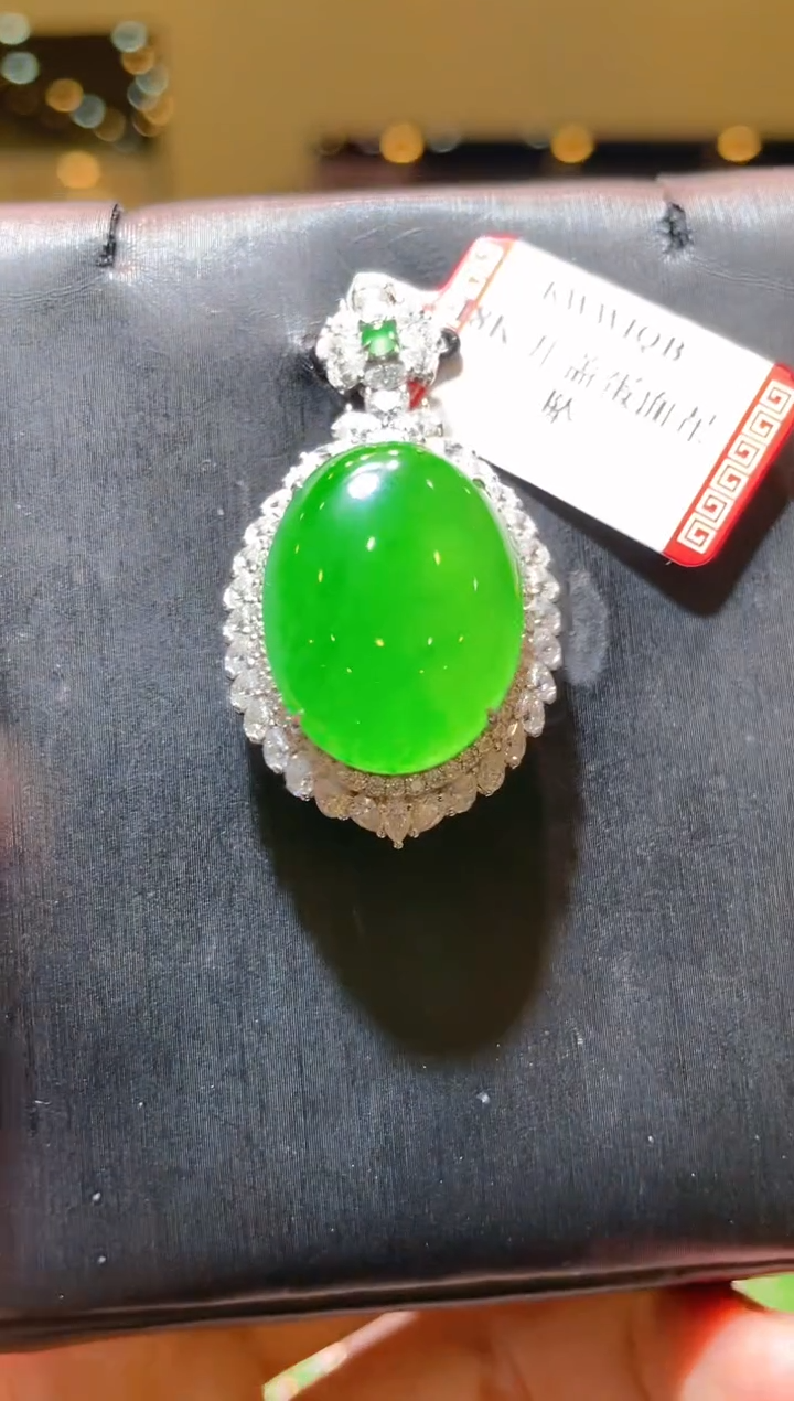 【闪购商品】翡翠吊坠(赠链)18K金镶嵌A60