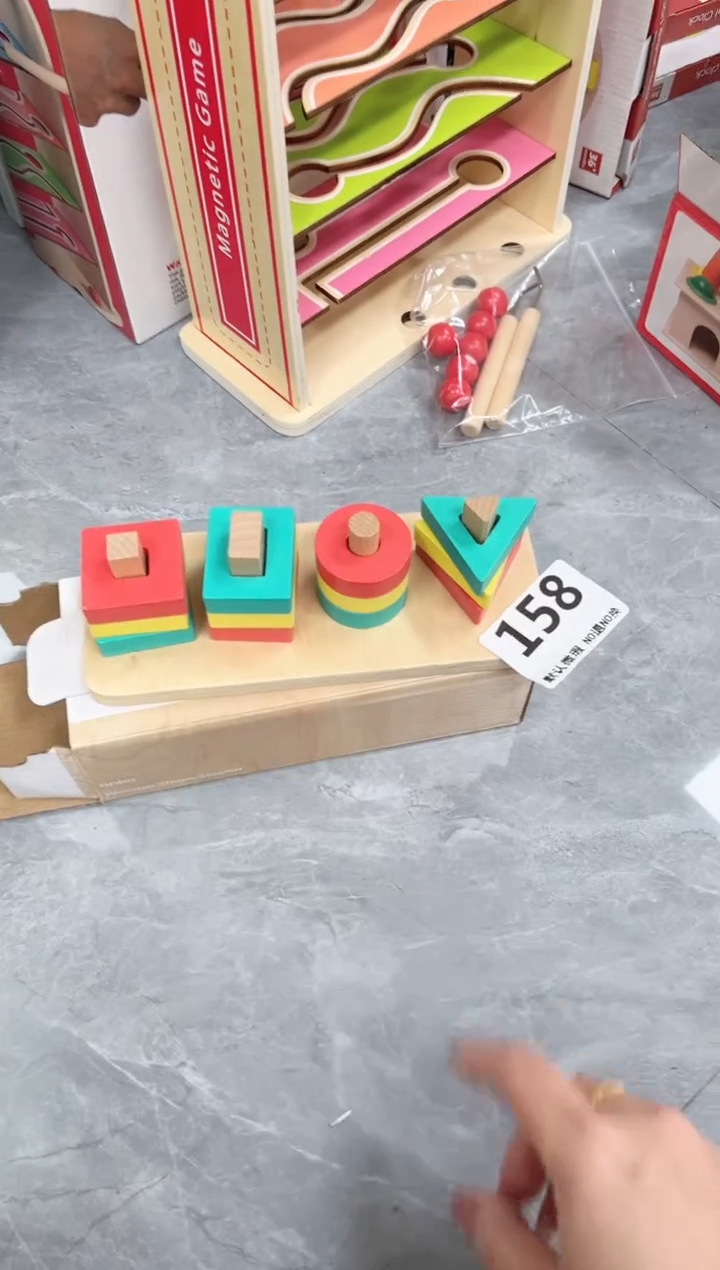 木彩色套柱158..