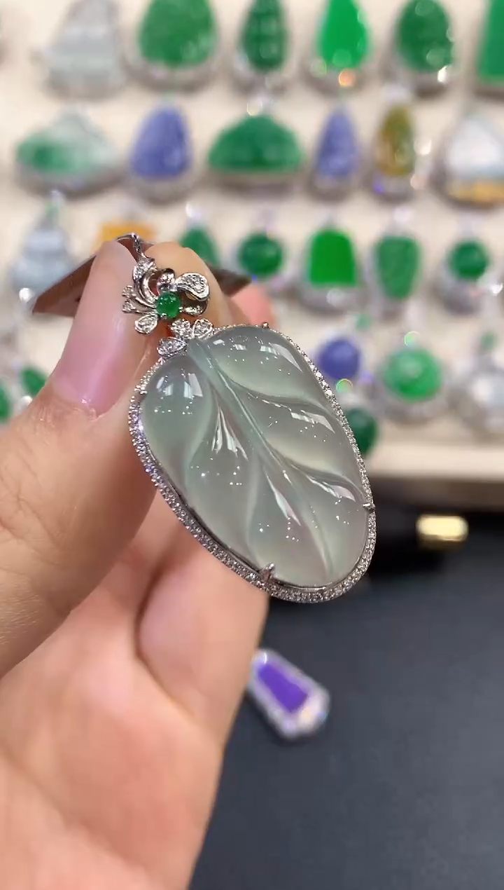 【闪购商品】翡翠吊坠(不含链)18K金镶嵌D14  