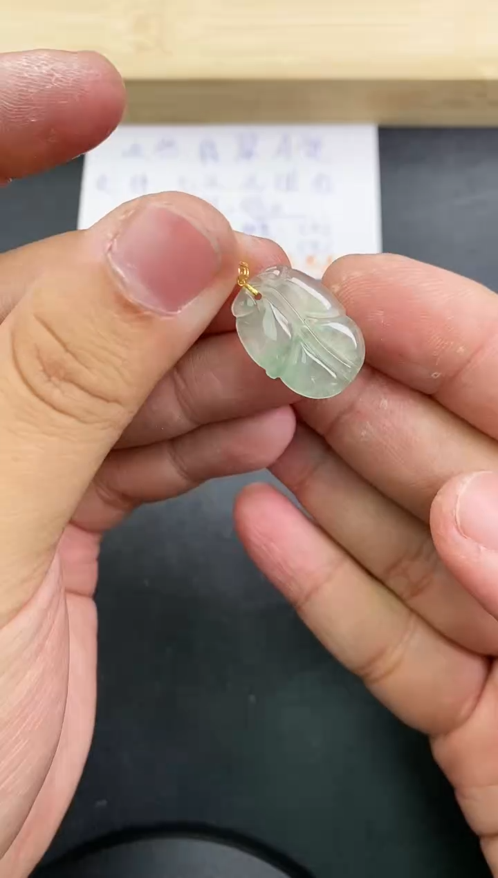 【闪购商品】翡翠颈饰18K金镶嵌天然翡翠A货赠皮绳
