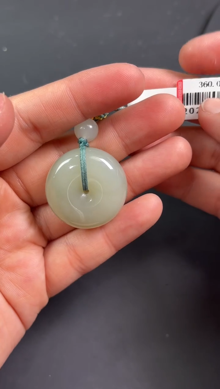 【闪购商品】和田玉吊坠(赠链)未镶嵌且末微色差近矿平安扣